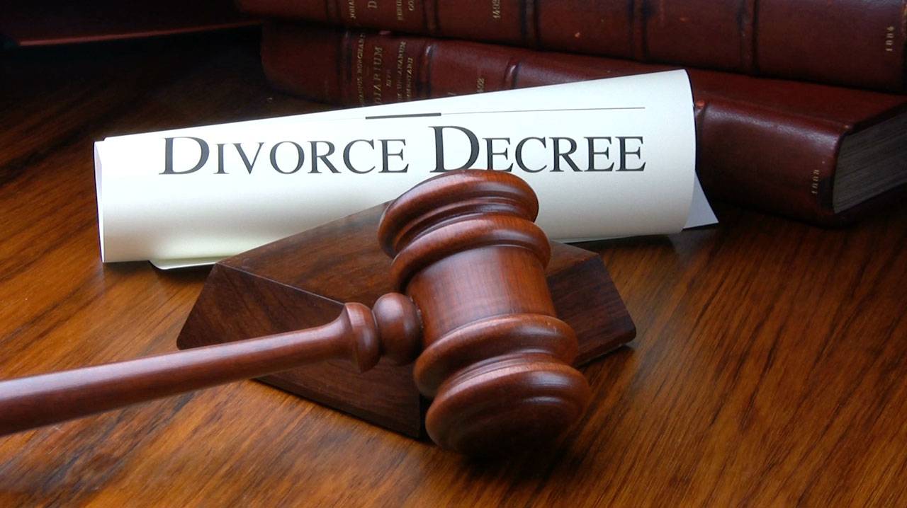 //iwithinbrandbooks.com/wp-content/uploads/2022/12/Divorce-decree-gavel.jpg